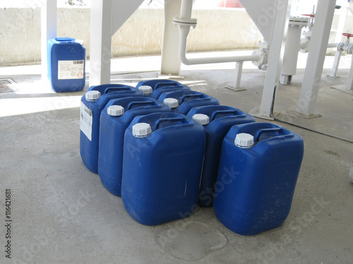 Canvas Print Canisters with ammonia