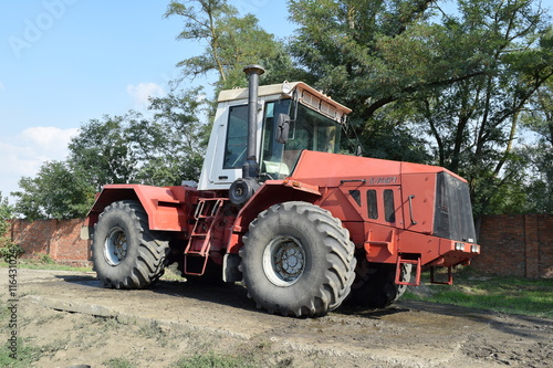 Tractor. Agricultural machinery.