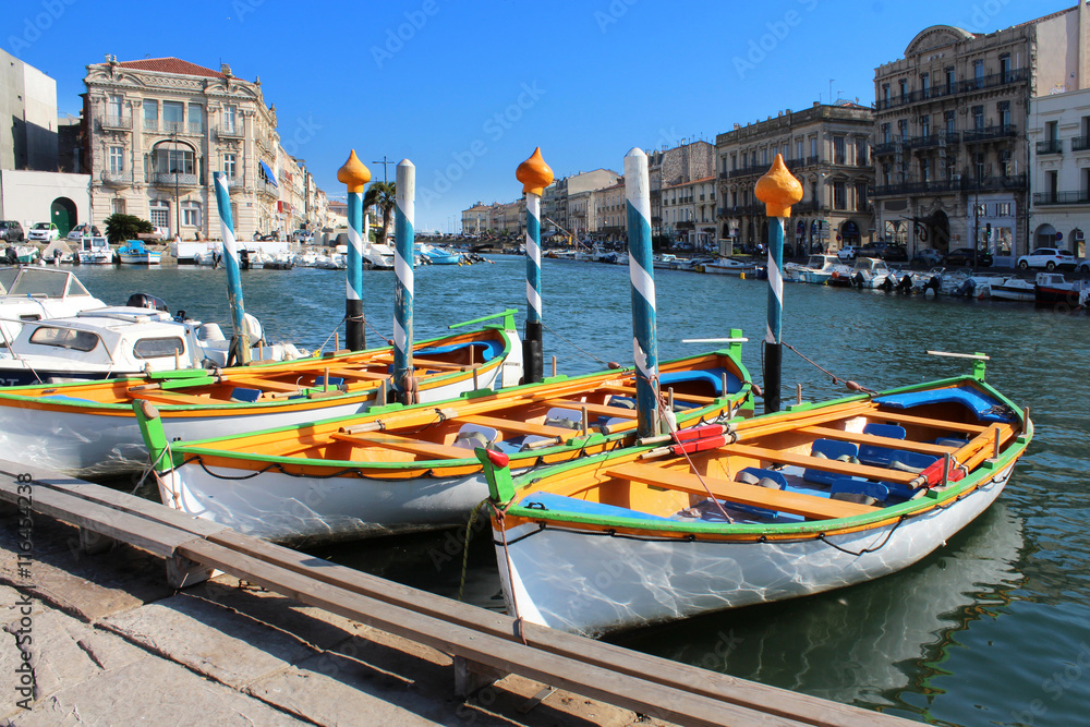 Sète (France) / Cadre royal - Barques colorées