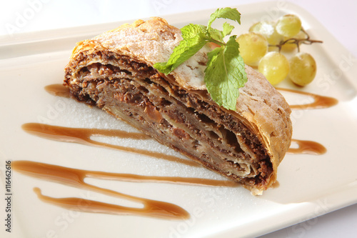 strudel with grapes and Mint