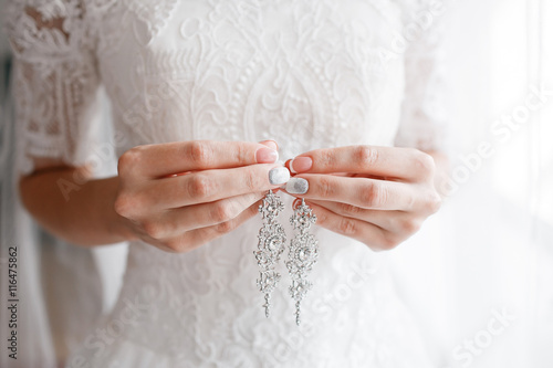 Photo earring in bridal hands