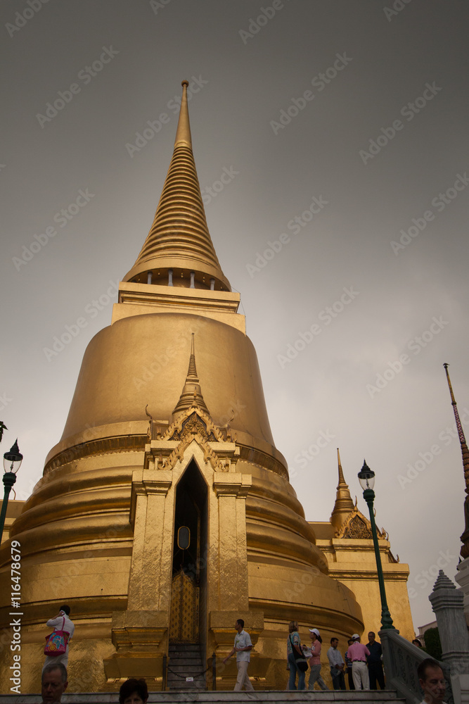 Naklejka premium Golden pagoda on raincloud background.