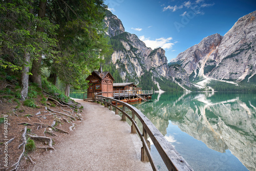 Weg um den Alpensee - Dolomiten, Lago di Braies photo