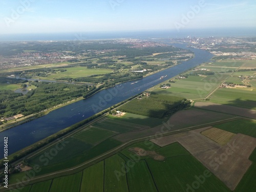 Obraz na płótnie Flying above the North Sea Canal w salonie