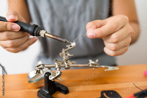 Wallpaper Mural Man welding the wire Torontodigital.ca