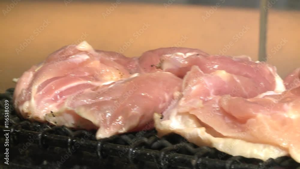 鶏肉を焼く
鶏肉を焼く