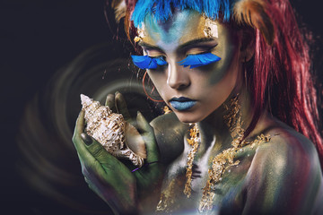 Fototapete Frauen Frau mit goldener Bodyart Fantasy  © kuzmichstudio