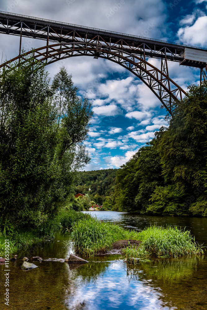 Fototapeta premium Brücke am Fluss