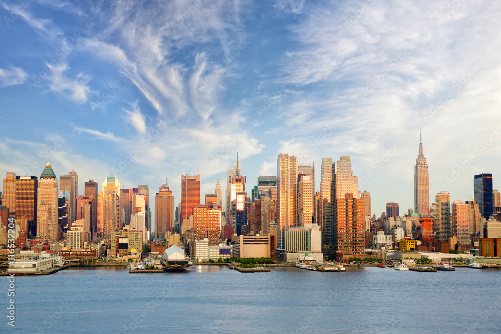 Fototapeta premium New York City midtown Manhattan before sunset over Hudson River