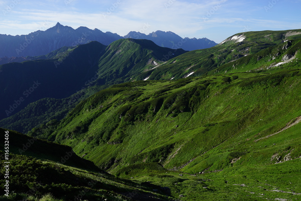 三俣蓮華岳 三俣峠 北アルプス 登山 山道 空 絶景 StockFoto Adobe Stock