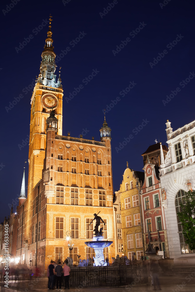 Obraz premium Gdansk Town Hall and Neptune Fountain by Night