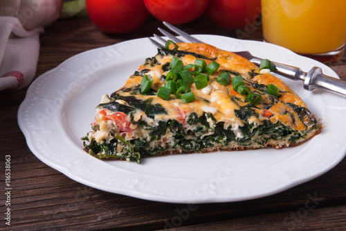 Frittata with spinach, tomatoes and cheese