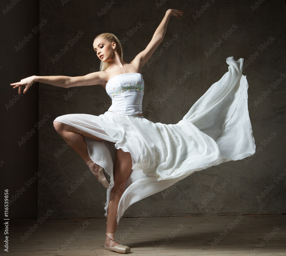 Fotografering, Billede ballet dancer in white costume with waving skirt dancing på Europosters.dk