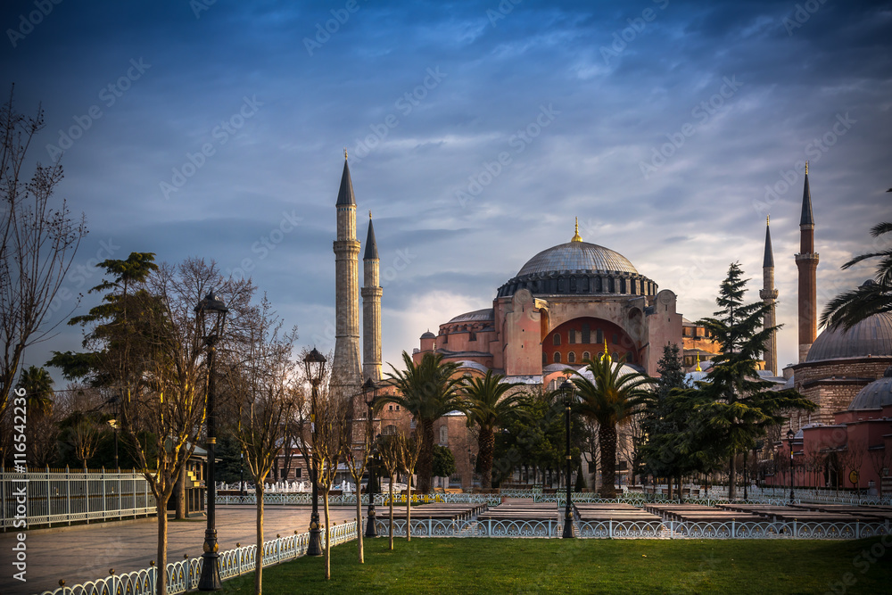 Obraz premium Hagia Sophia church , mosque and now museum in Istanbul Turkey exterior view at sunset view from the park of Sultanahmet mosque