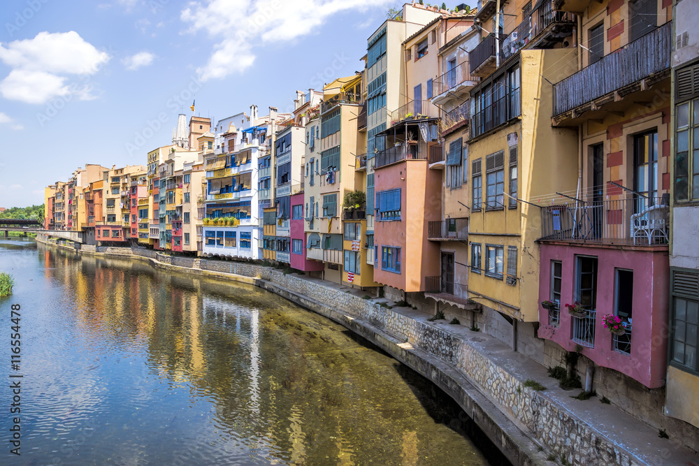 Girona - Colorful houses
