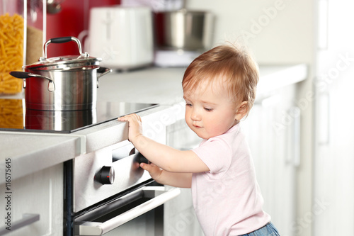 Little child playing with p...