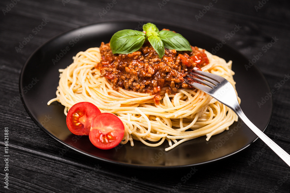 Fototapeta premium Spaghetti bolognese on dark background