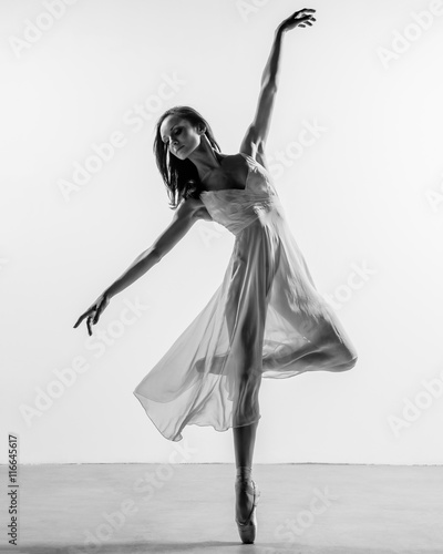 Fotografie balerina posing in studio