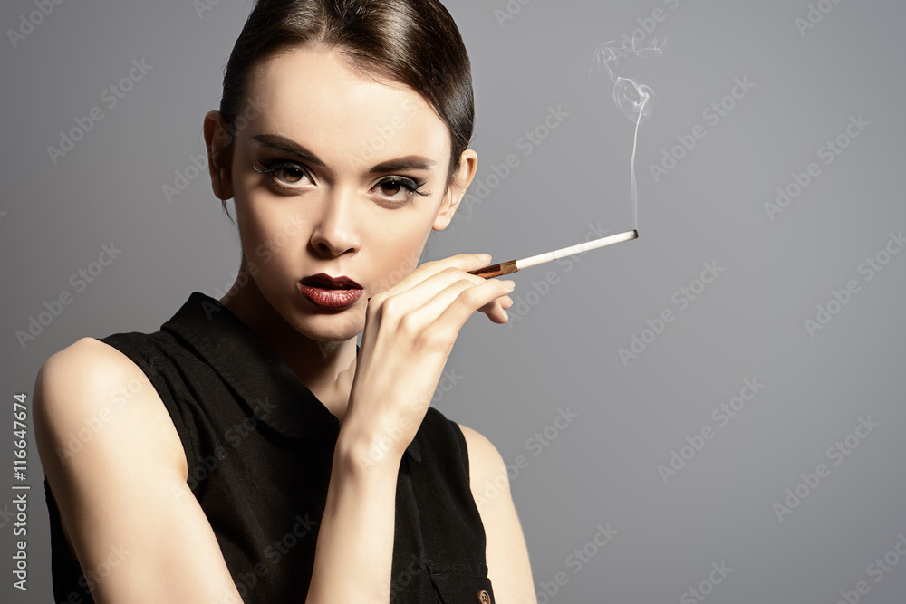 Obraz premium smoking a cigarette