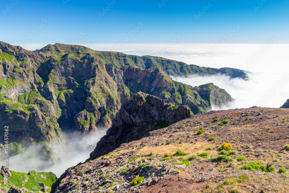 Obraz premium Mountains over the sky, Pico do Arieiro, Madeira, Portugal.