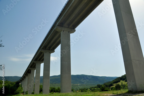 Autobahnbrücke bei Hum