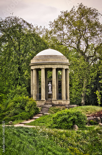 Woerlitzer Park, Venus Temple in summer photo