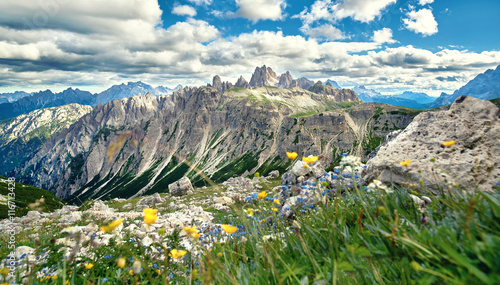 Bergwandern im Gebiet der drei Zinnen, Dolomiten photo