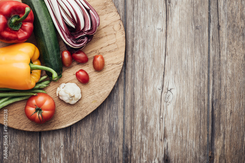Foto Vegetables in a rustic kitchen