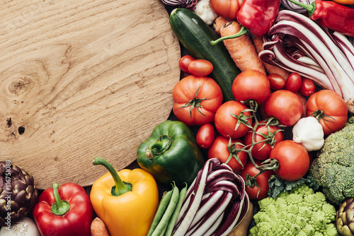 Foto Vegetables in a rustic kitchen