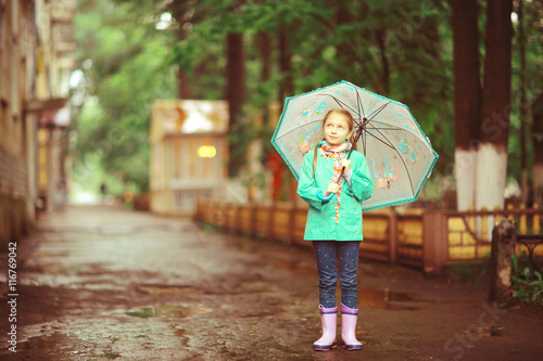girl child umbrella, autumn photos city street
