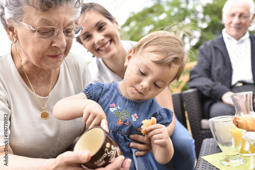 Εκτύπωση καμβά Granddaughter visiting grand-parents in senior home