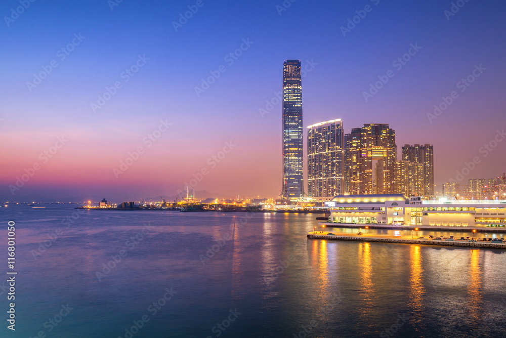 Fototapeta premium Beautiful Building in Hong Kong at night and Victoria Harbor vie