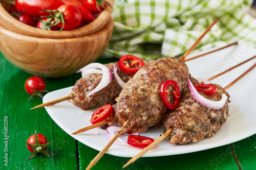 Minced lamb kebab with vegetables