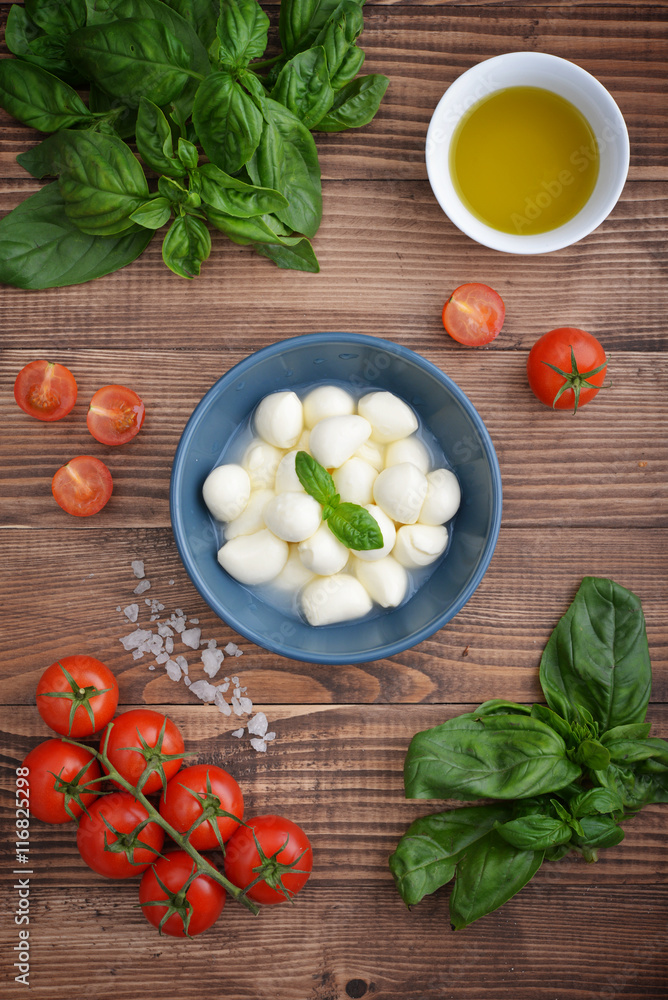 Mozzarella with cherry tomatos Mozzarella with cherry tomatos
