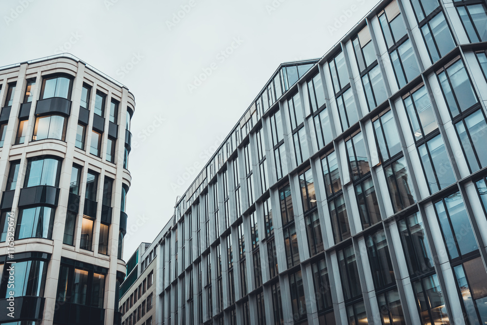 Fototapeta premium Large office buildings with 3 point perspective