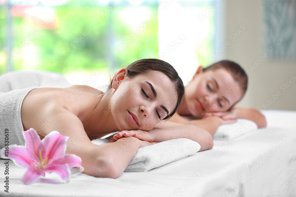Obraz premium Beautiful girls relaxing in spa salon