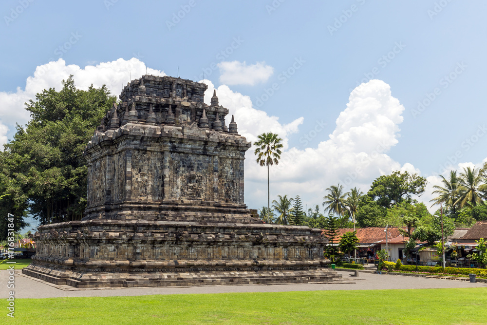 Mendut is Buddhist temple located near Borobudur in Magelang, Indonesia Mendut is Buddhist temple located near Borobudur in Magelang, Indonesia