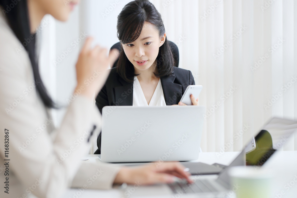 ビジネス・女性 ビジネス・女性