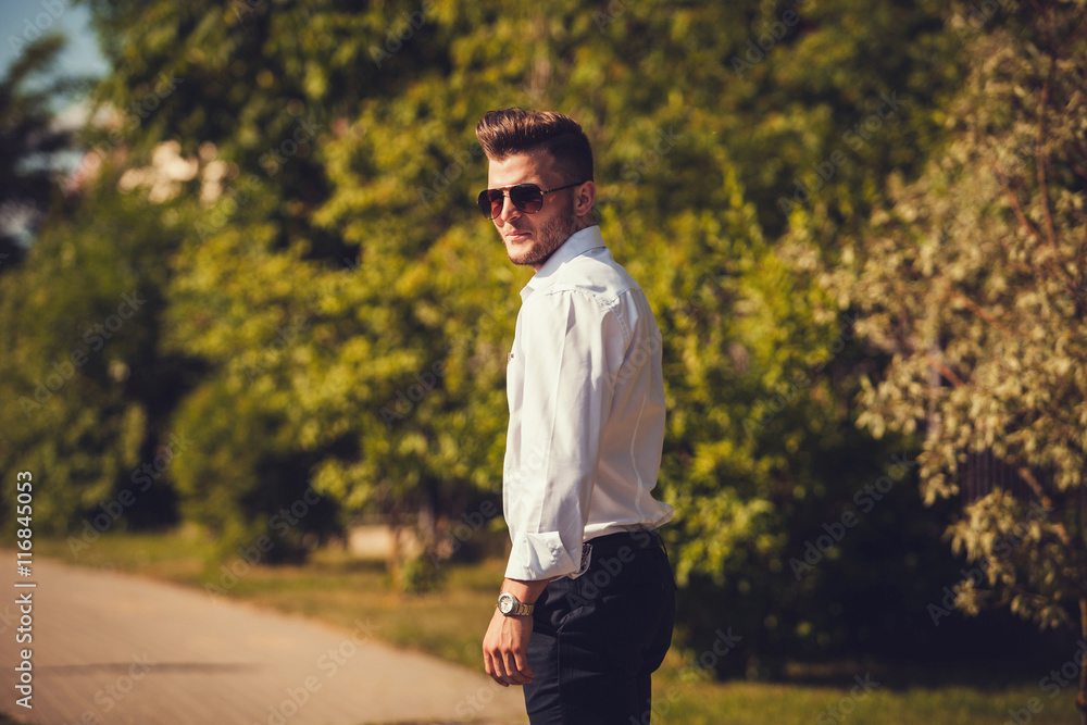 Obraz premium Man wearing shirt and watch