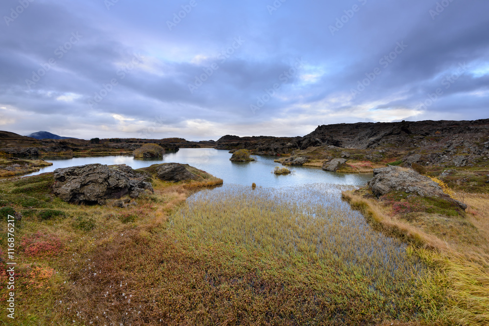 A serenidade e beleza natural da Islandia e os seus lagos