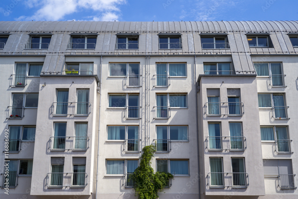 Fassade eines modernen Wohngebäudes in Hamburg, Deutschland