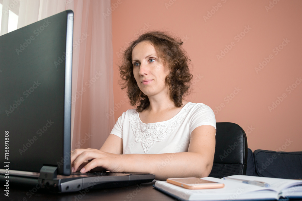 Women working on laptop Women working on laptop