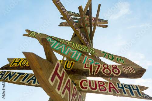 Fotografie mileage signpost on key west florida beach