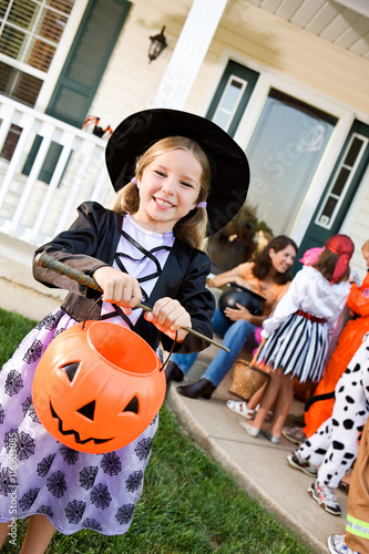 Canvastavla Halloween: Girl Ready to Trick or Treat
