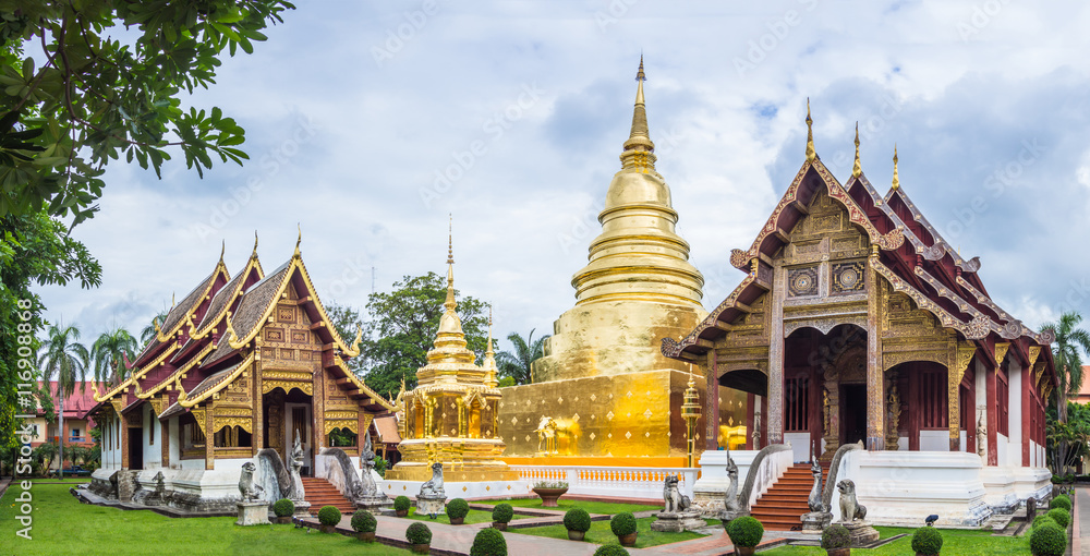 Fototapeta premium prasing temple in thailand