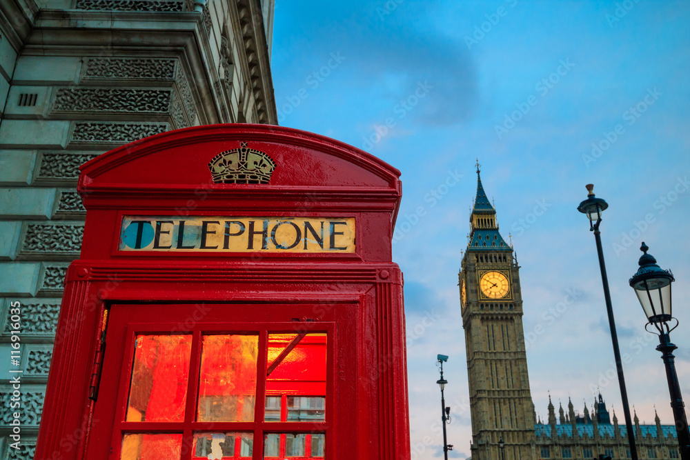 Obraz premium Red phone booth and Big Ben