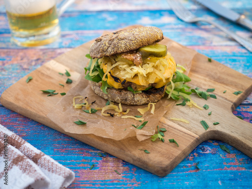 Leckerer Sauerkraut Burger / Yummy Sauerkraut Cheese Burger