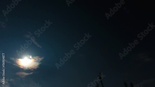 満月の夜空のタイムラプス