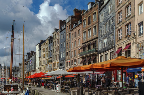 Canvas Print Embankment in Honfleur, France