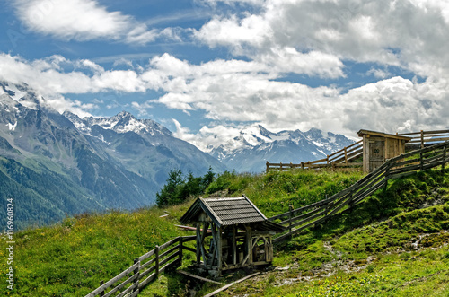 Fototapeta Naklejka Na Ścianę i Meble -  Almlandschaft in den Stubaier Alpen (Tirol)